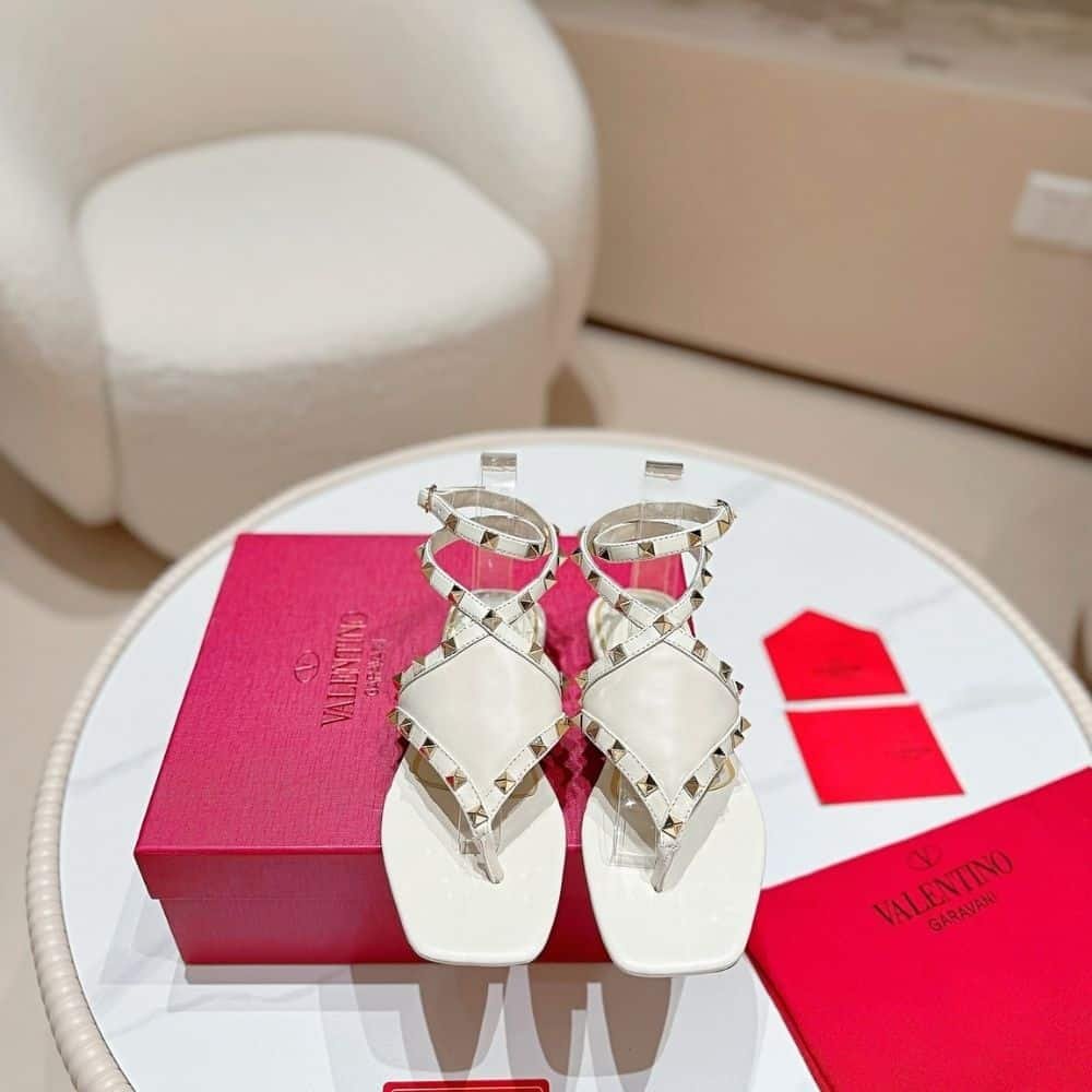 Va1e*ntin0 Garavani Rockstud Thong Sandals Light Ivory