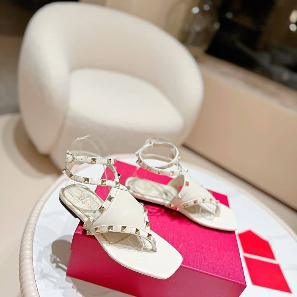 Va1e*ntin0 Garavani Rockstud Thong Sandals Light Ivory