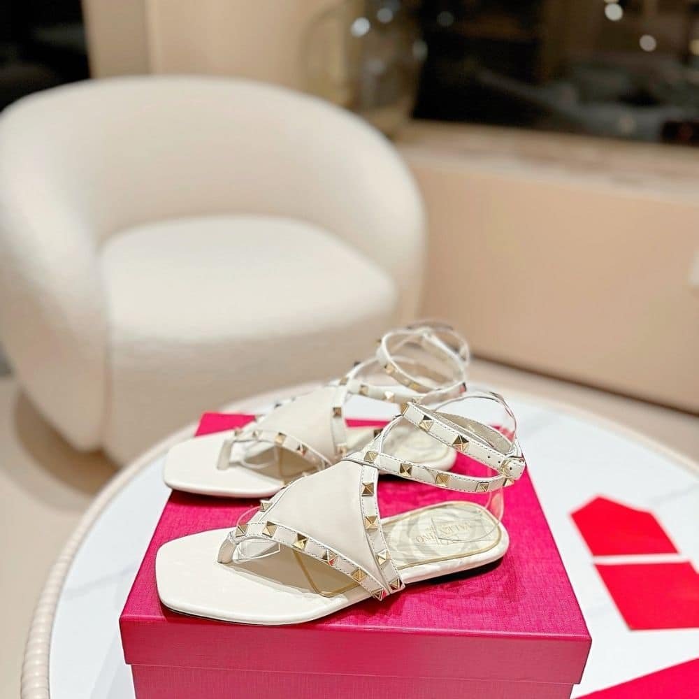 Va1e*ntin0 Garavani Rockstud Thong Sandals Light Ivory
