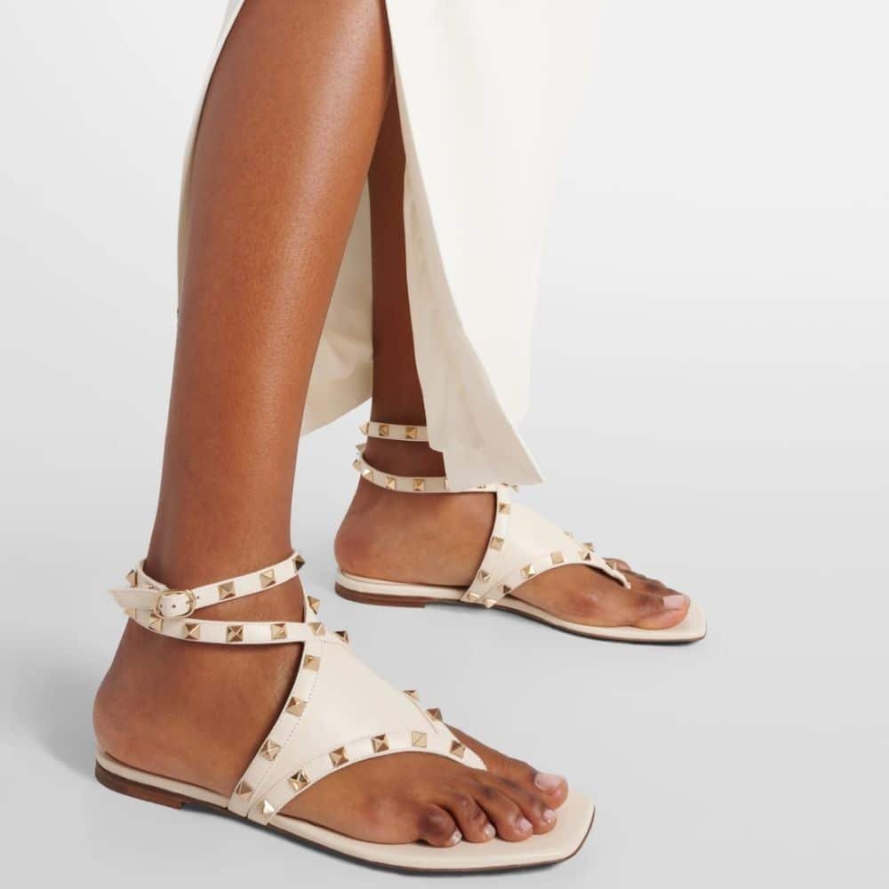 Va1e*ntin0 Garavani Rockstud Thong Sandals Light Ivory