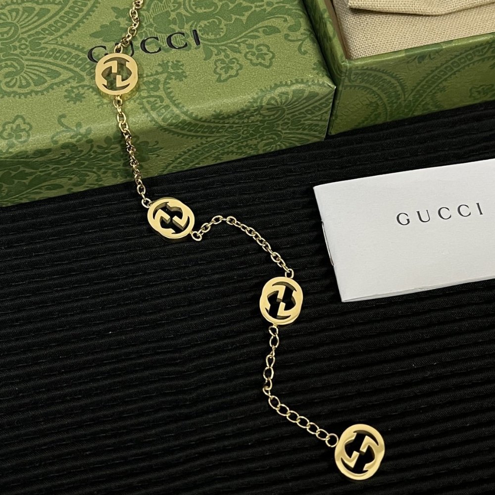 Gvc*1 Interlocking Bracelet Yellow Gold 629904 J8500 8000