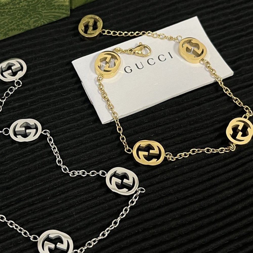 Gvc*1 Interlocking Bracelet Yellow Gold 629904 J8500 8000