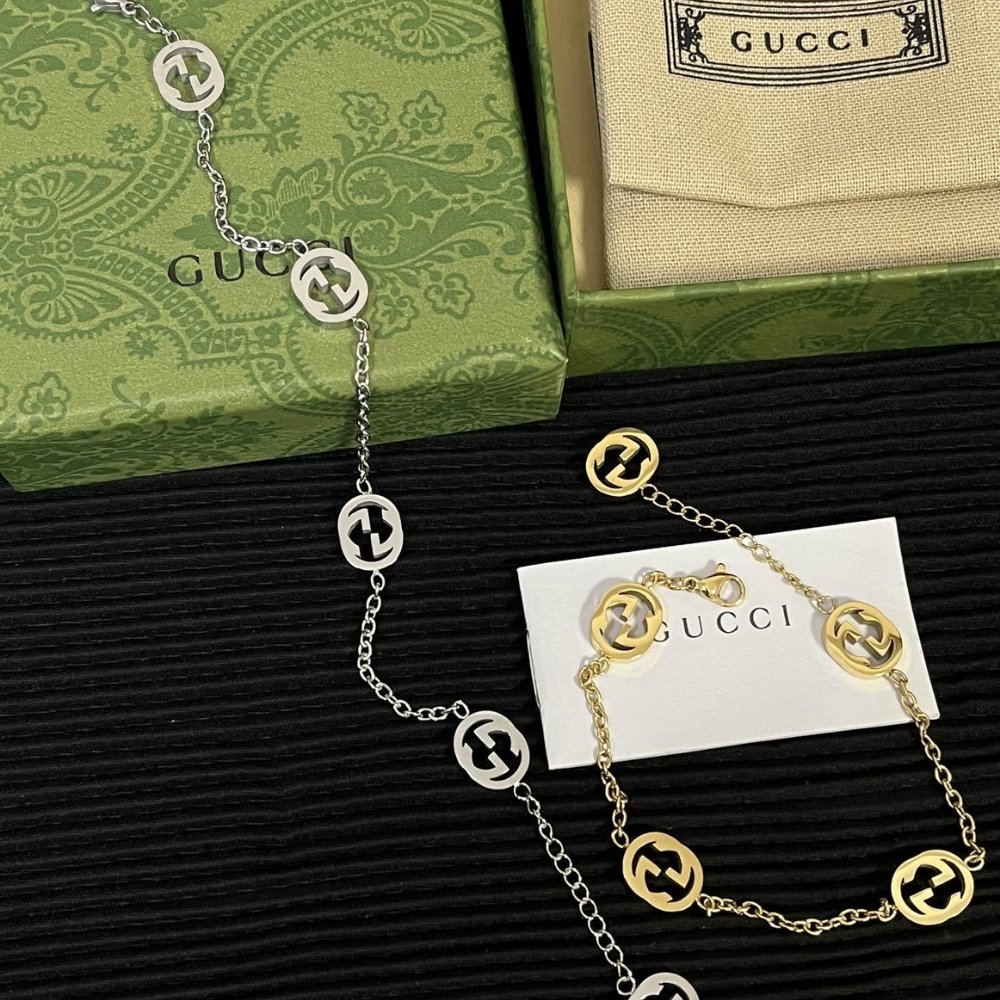 Gvc*1 Interlocking Bracelet Yellow Gold 629904 J8500 8000