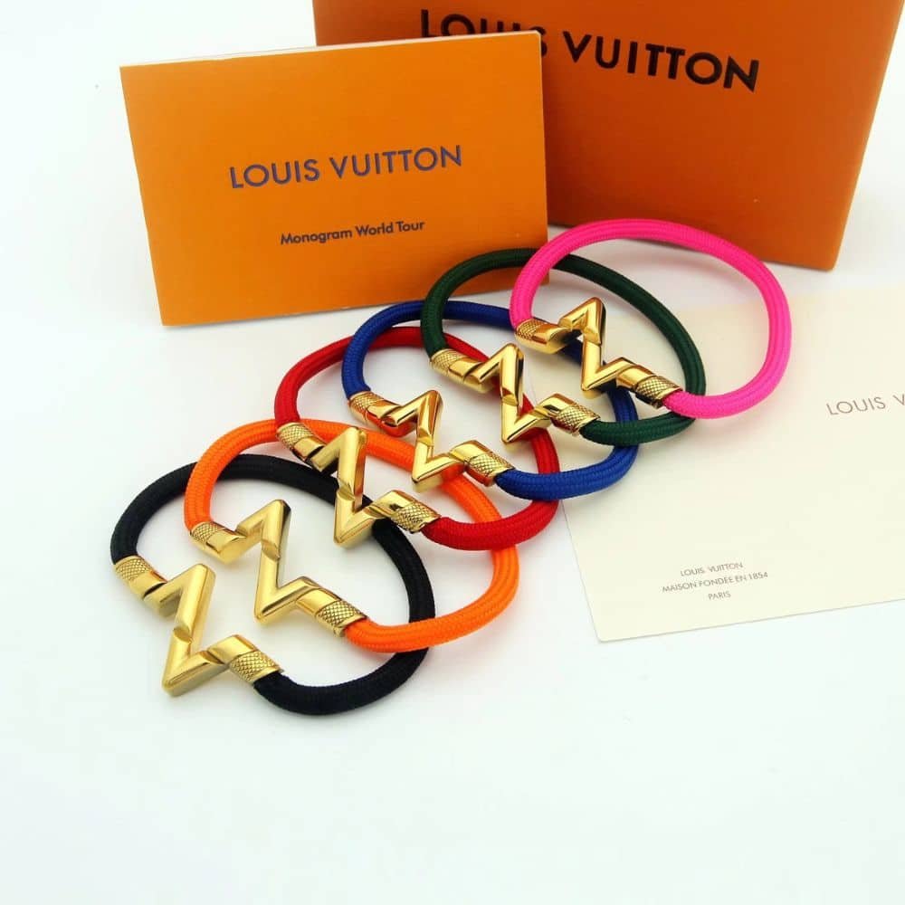L0vis Vvtt0n Lv Volt Upside Down Play Large Bracelet Yellow Gold Q05413